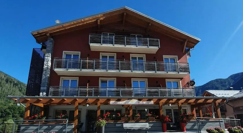 Hotel Gran Vacanze Rooms & Apartments - Image 1