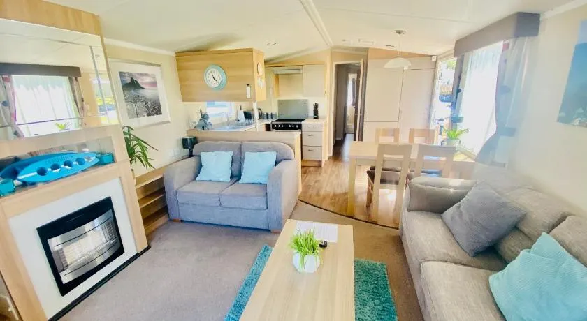 B47 Caravan Seven Bays - Image 1
