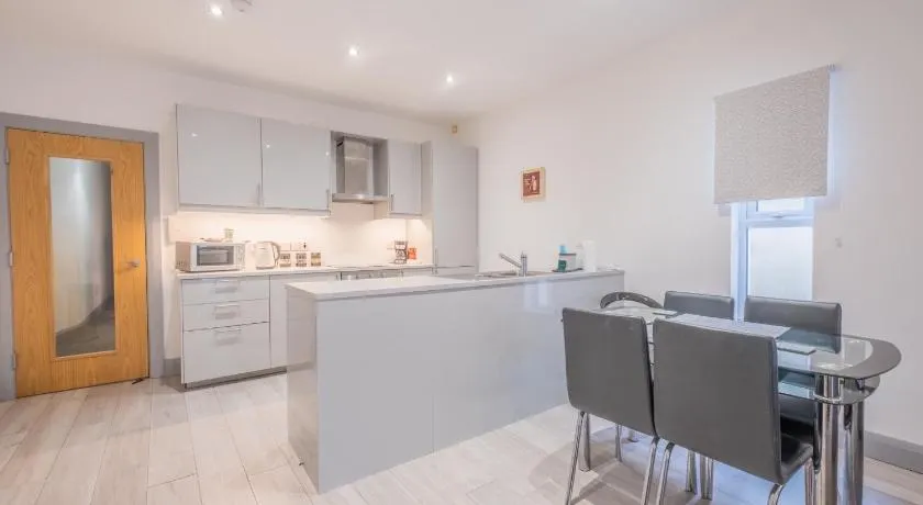 Portrush Marine Apartments flat 3 - Image 1