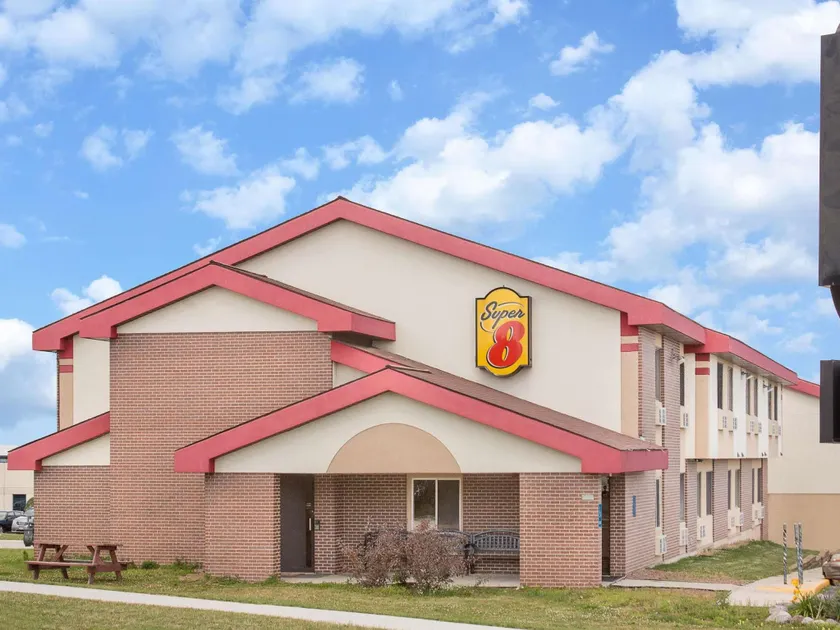 Super 8 by Wyndham Sheboygan WI - Image 1