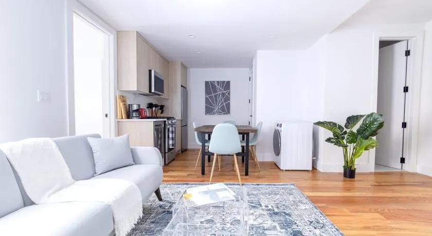323-1 Specious 2BR Williamsburg - Image 1