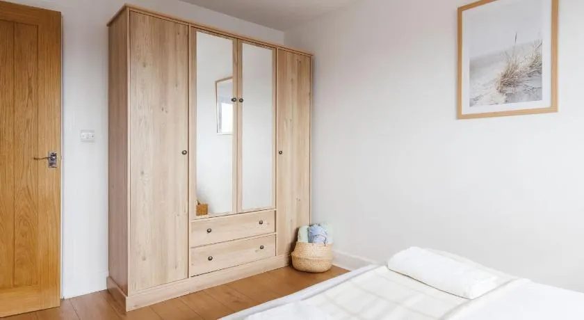 Sunny 1 bedroom apartment, Ocean house, East wittering - Image 1