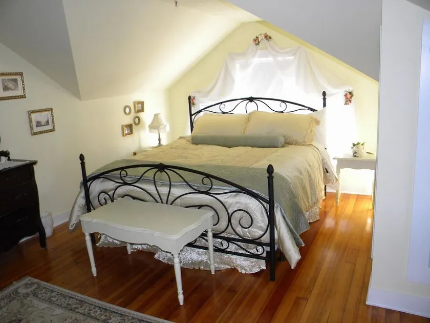 The Decker House Bed & Breakfast - Image 1