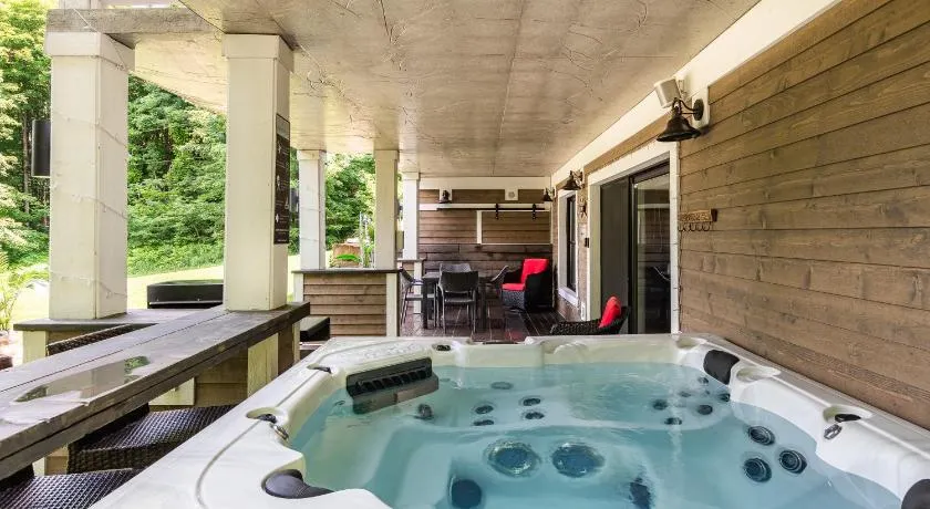 Escapade privée avec spa près de Bromont - Image 1