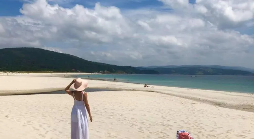 1ª línea de playa rodeado de naturaleza - Image 1
