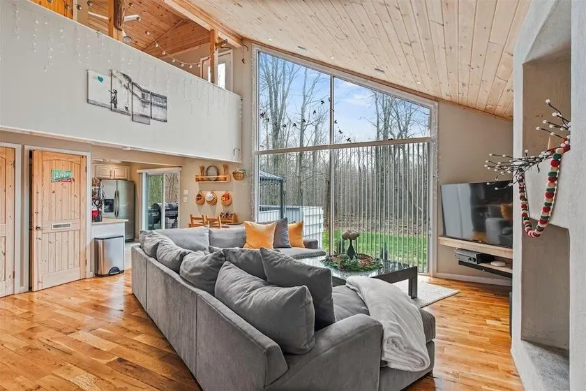 Pocono Scandinavian Cottage 2 Bedroom Cottage by RedAwning - Image 1