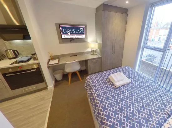 Signature House - Contemporary Studios in Coventry City Centre, free parking, by COVSTAYS - Image 1