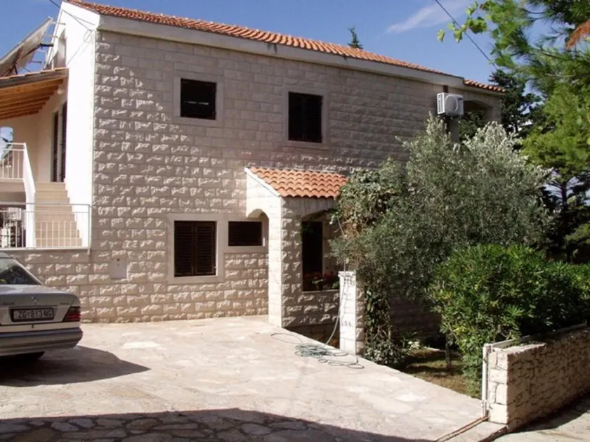 Apartment DeMar A1-crveni Splitska, Island Brac - Image 1