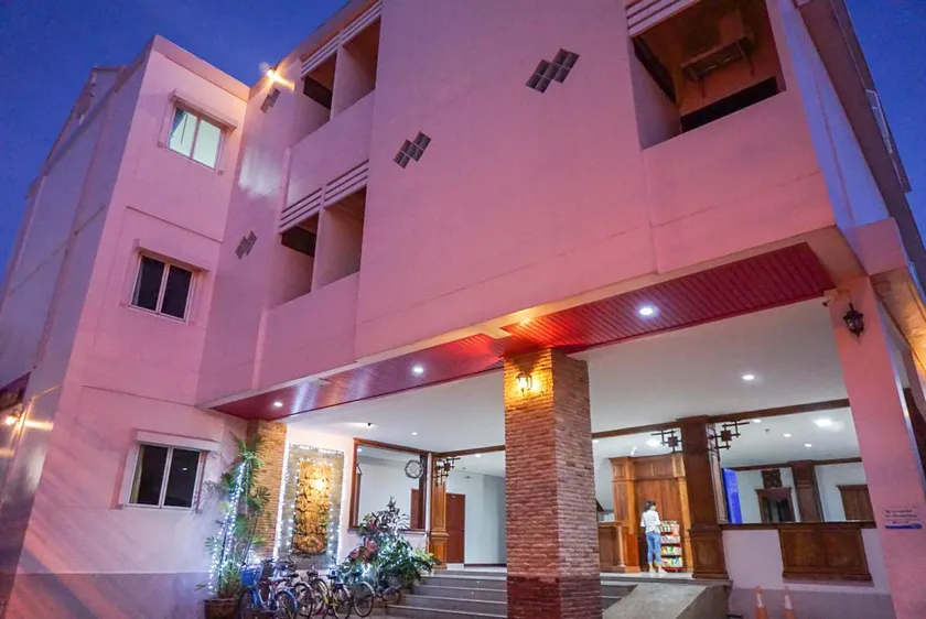 Dalha Renovtel Hotel - Image 1