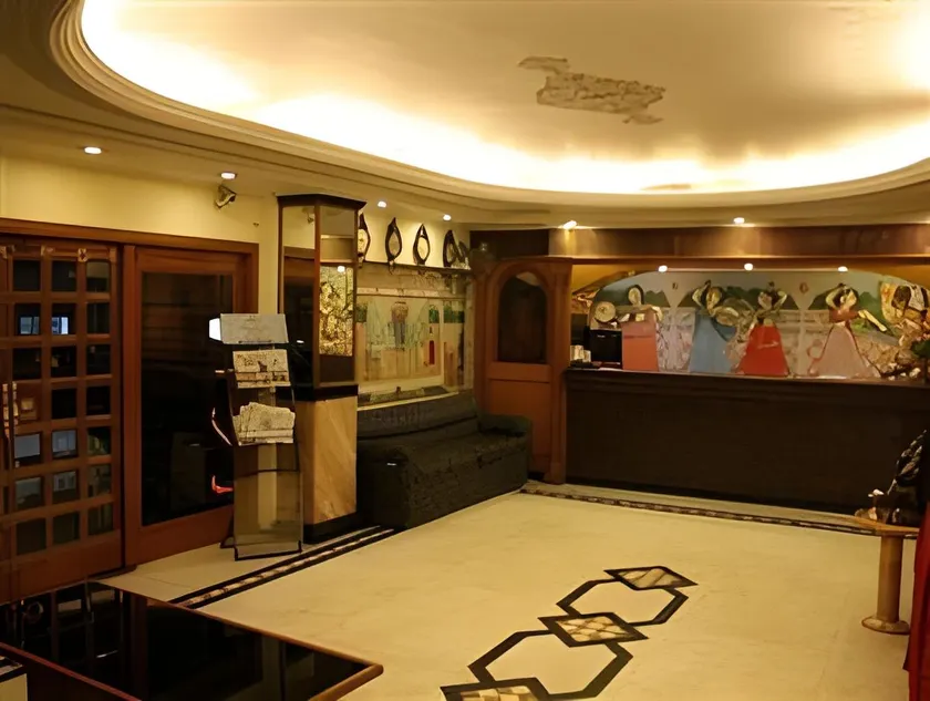 Hotel Shalimar - Image 1