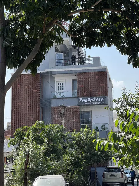 Hotel Pushp Sara Lake View - Image 1