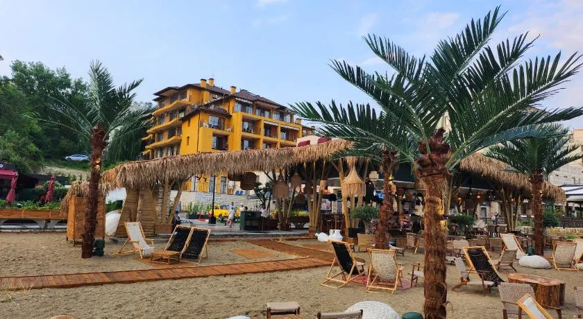 Supreme Beach Apartments - Image 1