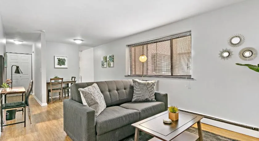 Stunning Solo/Couple 1BR Center of Lakeview Wifi - Image 1