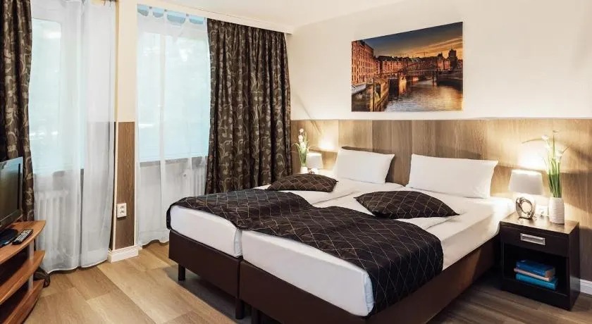 Hotel Hanseat Hamburg - Free Parking - Image 1
