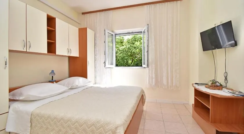Jordan Apartments - Image 1