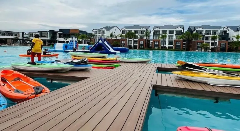 The lagoon retreat - Image 1