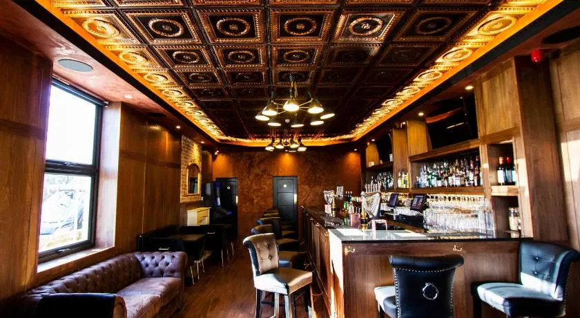 The Hadley Hotel - Image 1