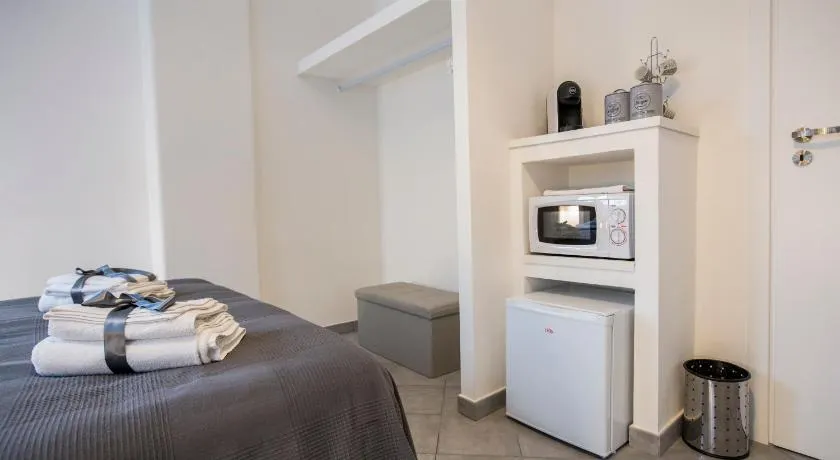 Vecchia Ognina Deluxe Rooms - Image 1