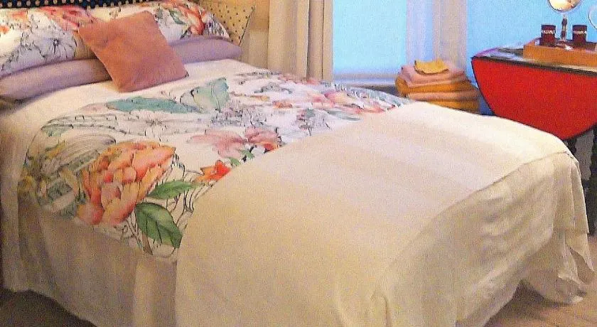 LUXURY LONDON BED AND BATH Holiday Accommodation near Finsbury and Alexandra Park - Image 1