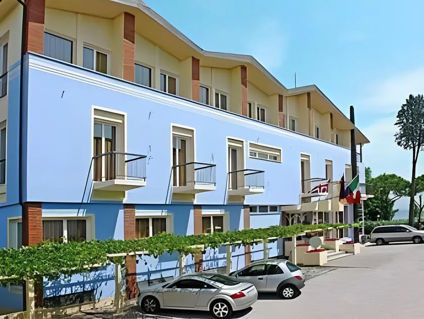 Hi Hotels Sirmione - Lakeview Pool  - Image 1