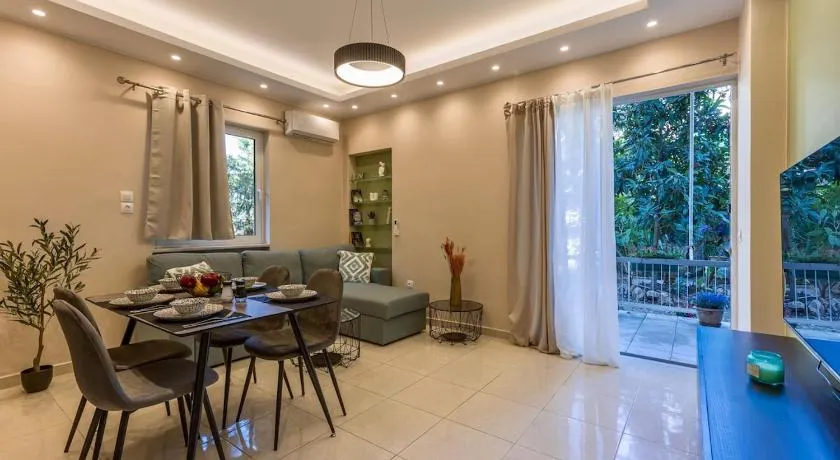 Saronic retreat Varkiza - Image 1