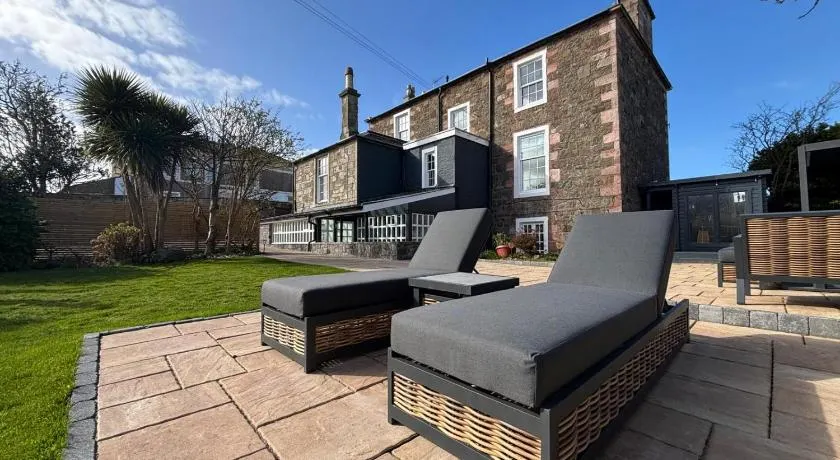 Bankhouse - Image 1