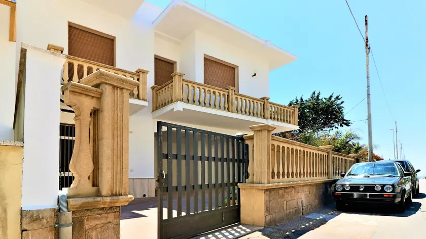 Ferrari Apartment - Image 1