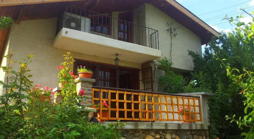 СПА къща за гости Каза Роза - Swiss Style Chalet Casa Rosa SPA Guest House - Image 1