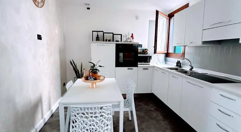 Suite 31 - Image 1