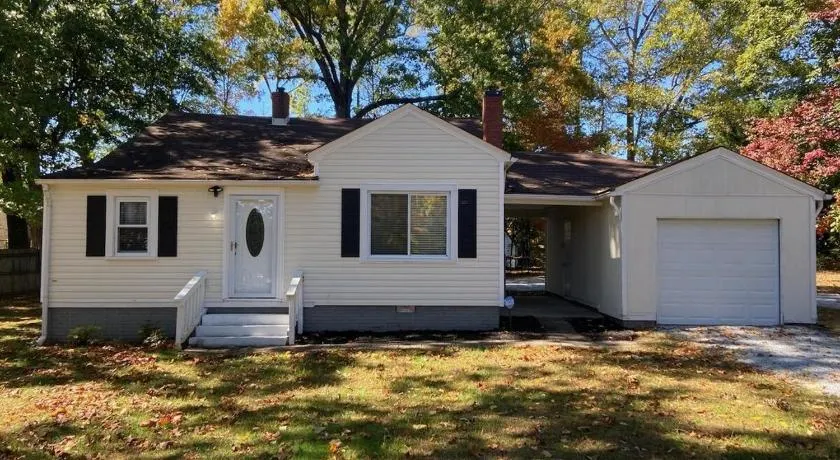 Serenity on over an acre easy access to 311 and HPU - Image 1