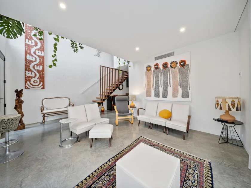 Luxurious 2-bed: Pool, Lift, Dining - Image 1