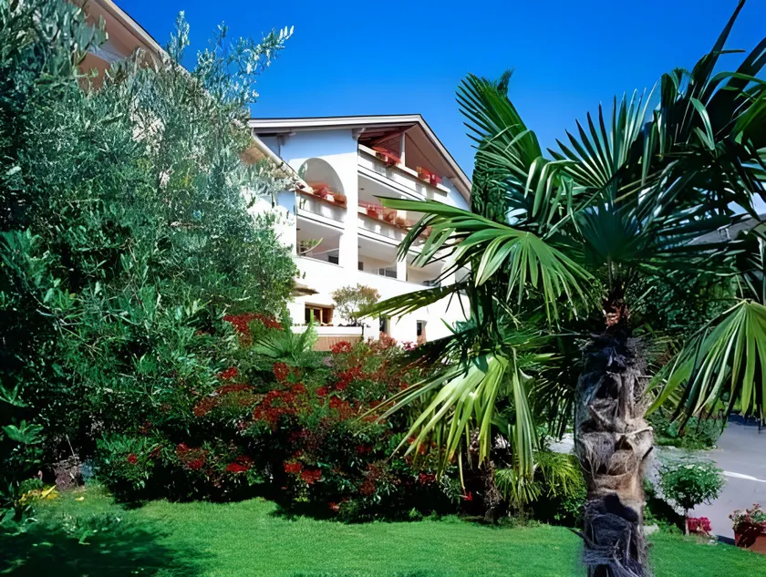 Glanzhof Hotel & Apartments - Image 1