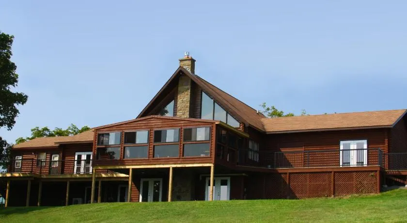 Smith Rock Chalets - Image 1