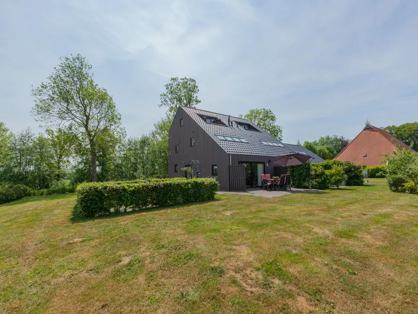 holiday home with private terrace - Image 1
