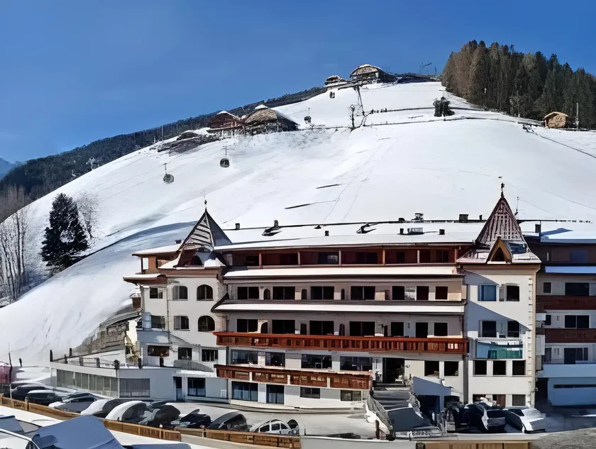 Kronplatz-Resort Berghotel Zirm - Image 1