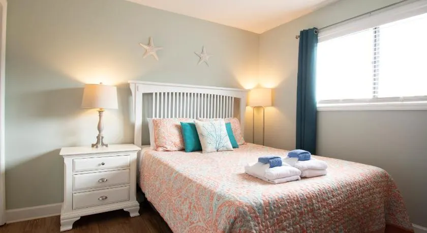 Family Getaway - Boardwalk to the Beach, 3 pools, Tennis - Image 1
