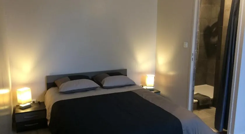 STUDIO proche gare avec kitchenette et wifi - porte rouge - Image 1