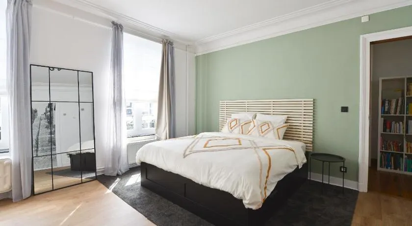 La chambre de Sam - Chambre lit 180 avec SDB privée proche centre ville - Image 1
