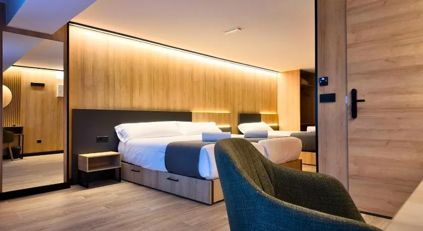 Hotel Catanies - Image 1