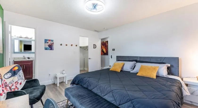 Orlando's Anime House - Image 1