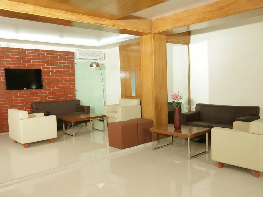 Richmond Hotel & Suites - Image 1