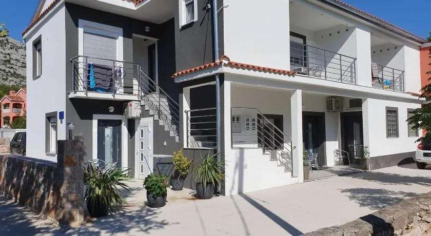 Jeli Apartments - Image 1