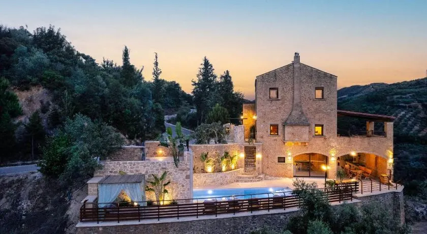 Kotinos Luxury Villa - Image 1