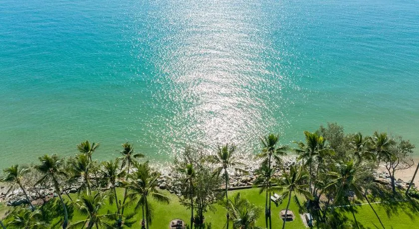 ABSOLUTE BEACH FRONT MACKAY - Blue Pacific - Image 1