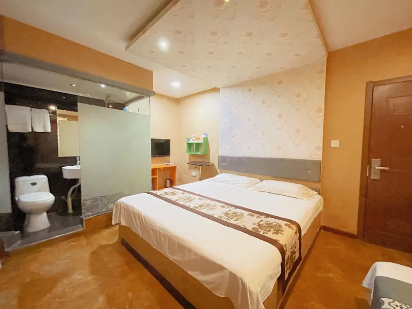Classic Hotel - Image 1