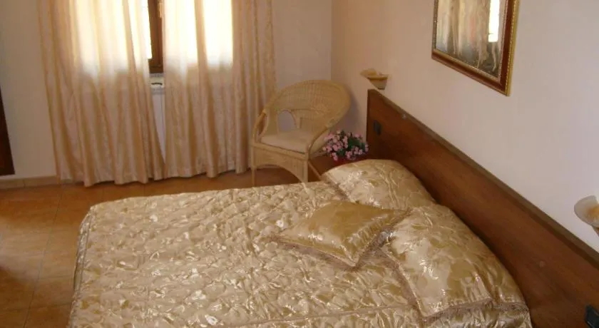 HOTEL RISTORANTE DEGLI AMICI - Image 1