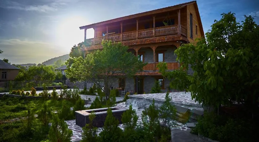 Edis Dacha - Image 1