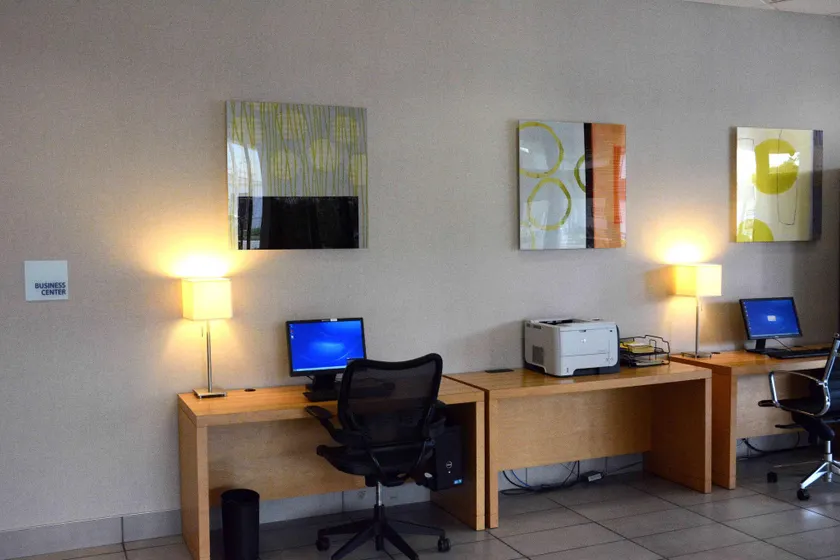 Holiday Inn Express Stamford - Image 1