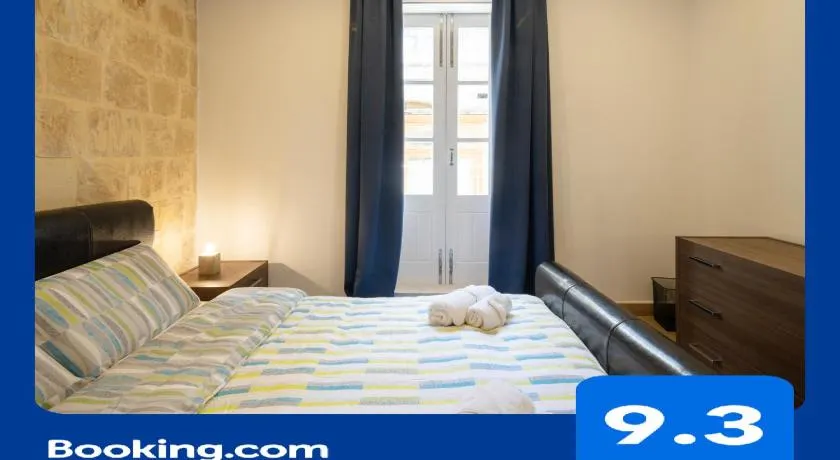 16 lettings - charming character house - Image 1
