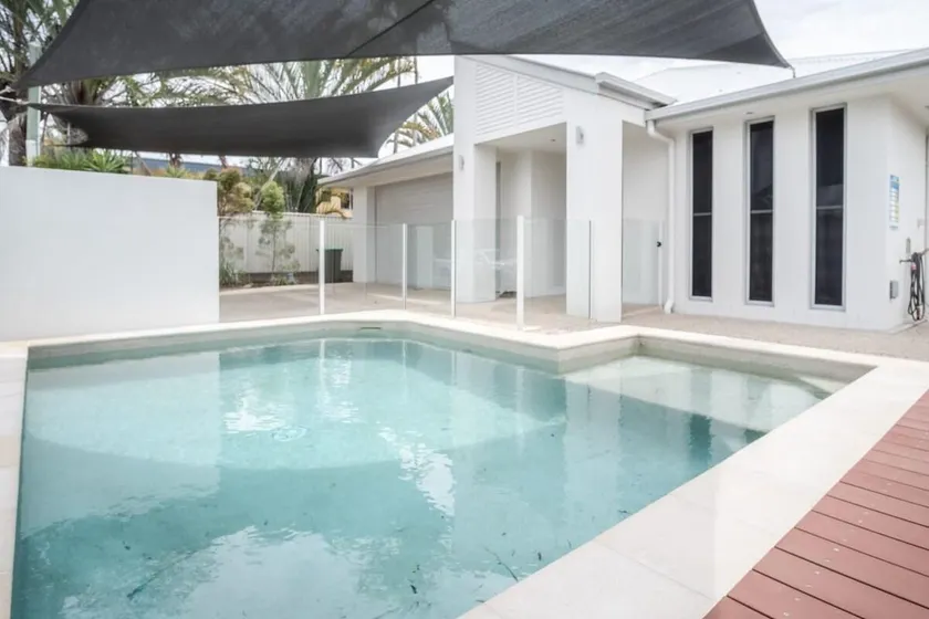 Golden Beach Family Home with Pool - Image 1